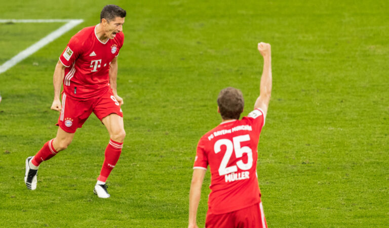Bundesliga round-up: Lewandowski scores four