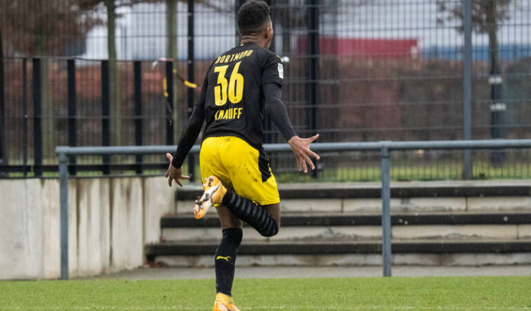 Germany Regionalliga West round-up: Dortmund II score nine in two games to go top