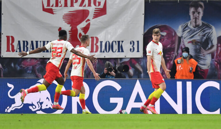 Bundesliga round-up: Leipzig complete dramatic comeback; Sancho breaks assist record and Lewandowski scores two more