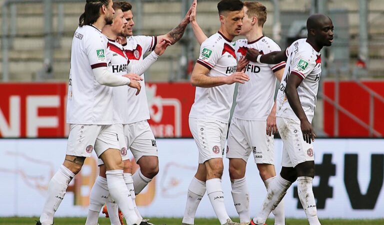 German Regionalliga West round-up: RW Essen stay in touch with Dortmund II; Sportfreunde Lotte move out of relegation zone
