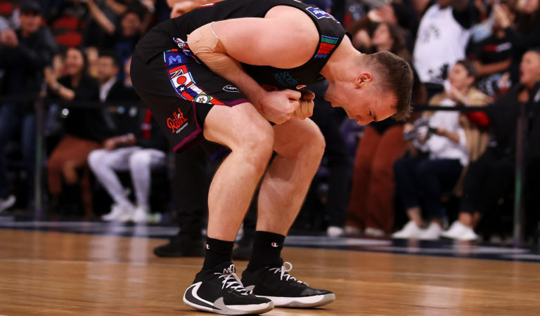 NBL Australia: Melbourne United win crucial winner-takes-all battle to meet Perth Wildcats in the Grand Final