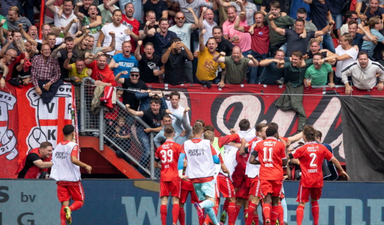 Eredivisie round up: Ajax drop two points away at Twente after late equaliser; Feyenoord and PSV cruise to victory against promoted teams