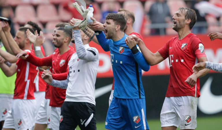 Eredivisie round up: PSV and Ajax score five; Feyenoord beaten in Utrecht