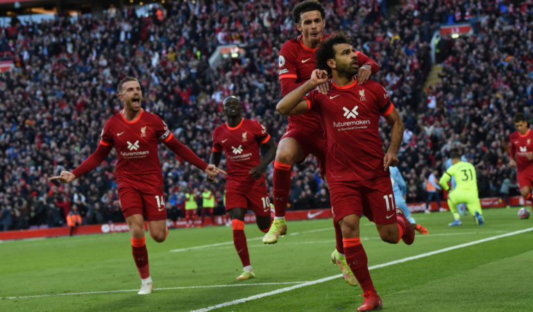 Premier League round-up: Clash of the Titans ends in thrilling draw; Chelsea see off Southampton; United slip up again