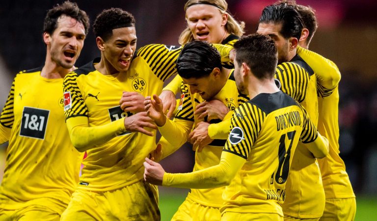 Bundesliga round-up: Dortmund close gap on Bayern; Freiburg held to draw; Leipzig back in the goals